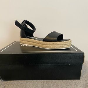 Brand new! Karl Lagerfeld Adara Espadrilles 5.5 Black